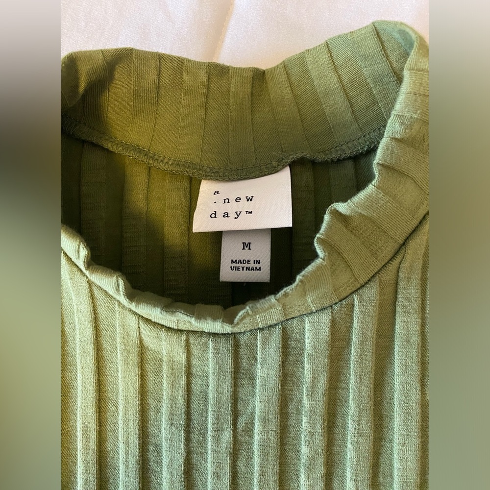 A New Day Ribbed Turtle Neck Tank Top - Picture 3 of 4